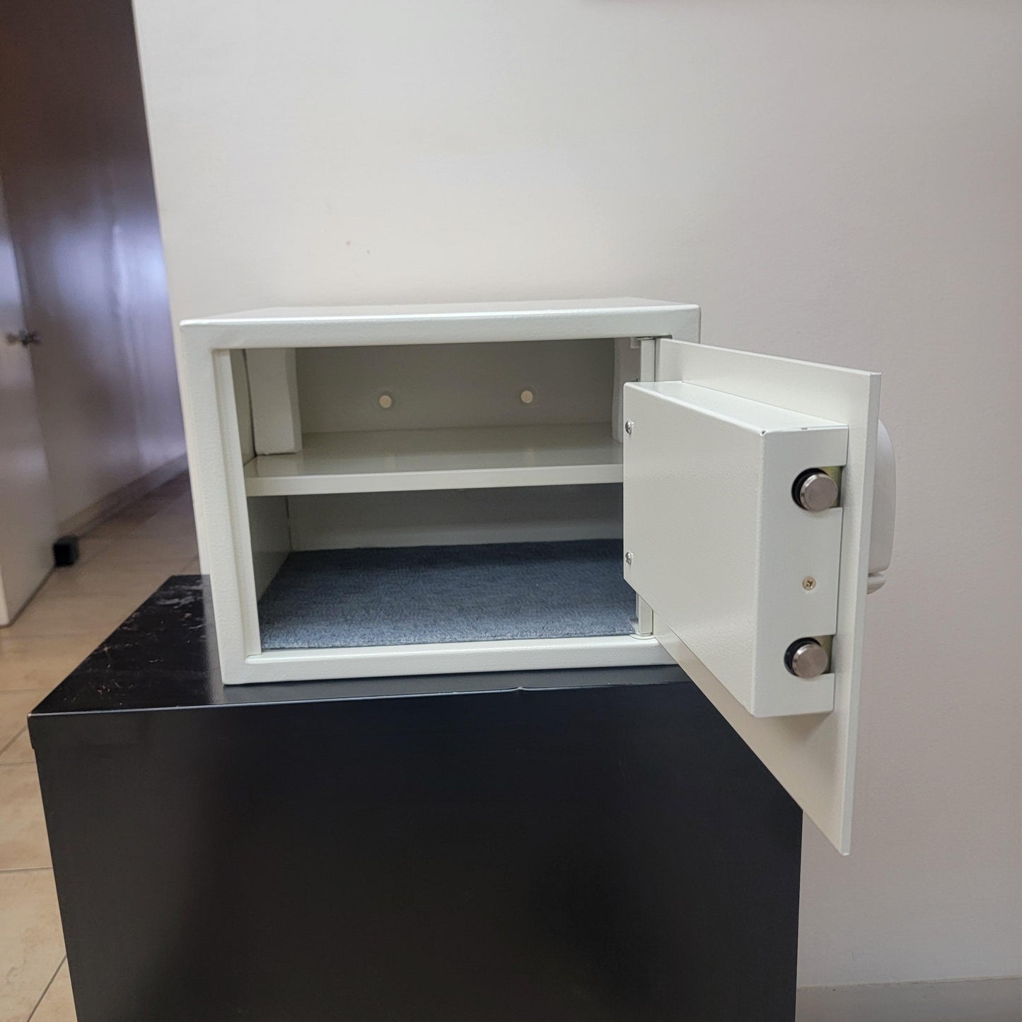 Challenger M5 Laptop Compatible In-Room Safe