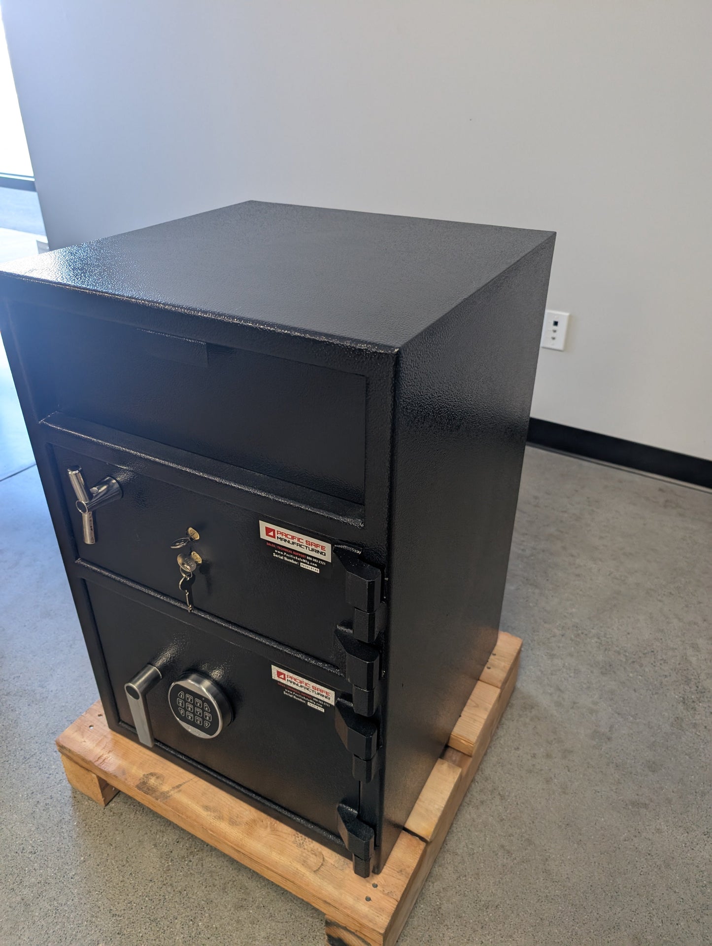 Pacific Safe FL30207TK2B Double Door Front Load Depository Safe - Blemished