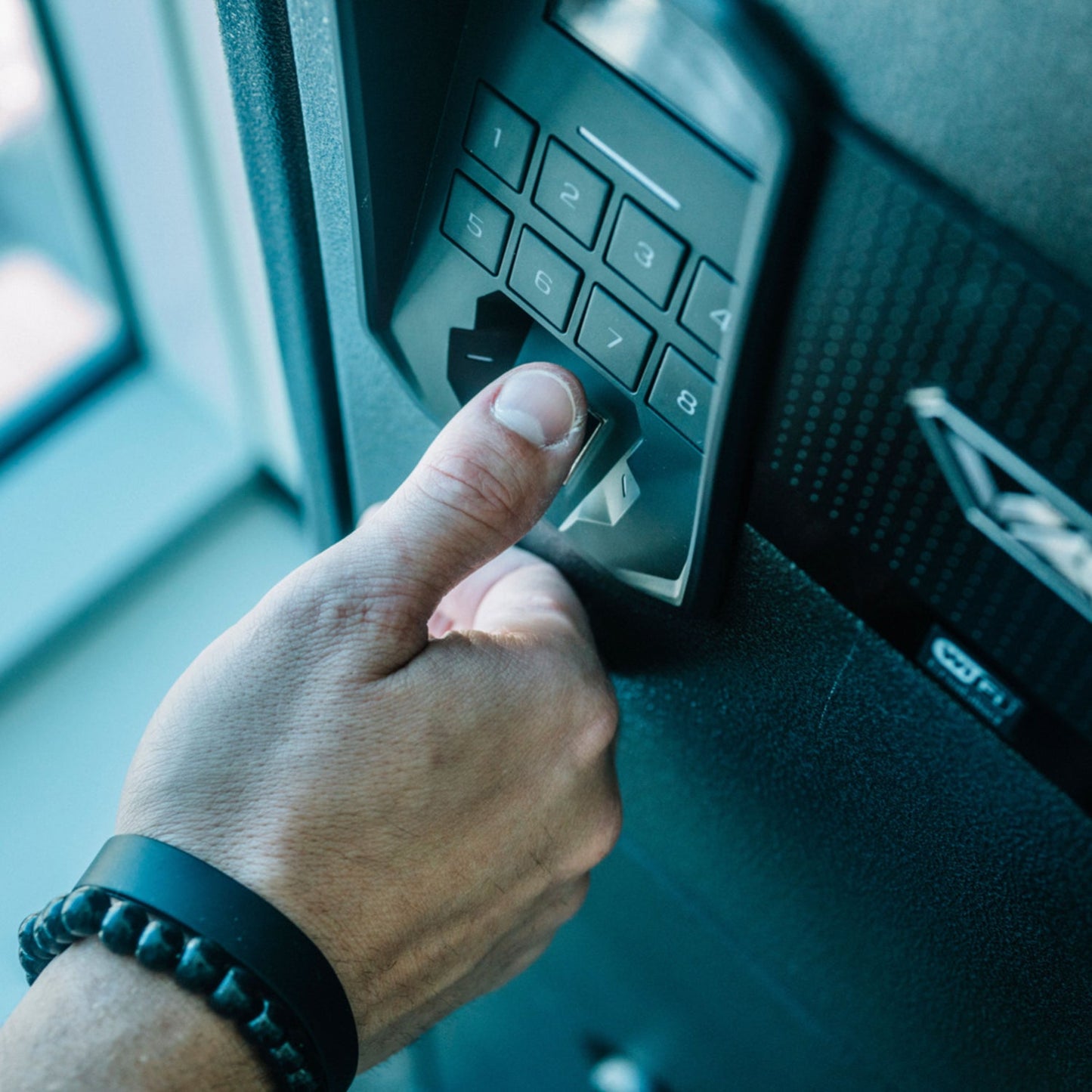 Vaultek ViSN NRS200i-BK Biometric Smart Rifle Safe