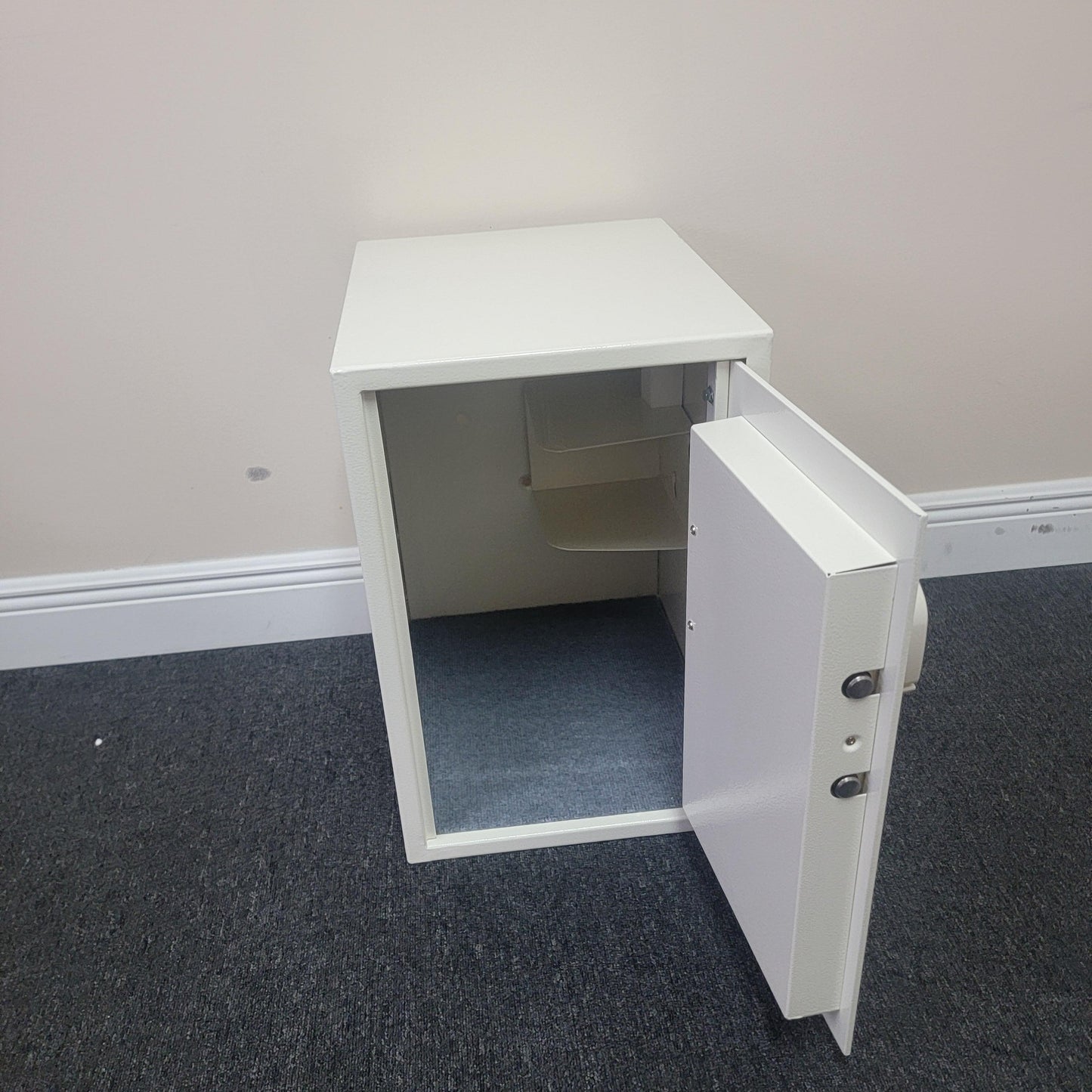 Challenger M4 Briefcase Model Tall In-Room Safe